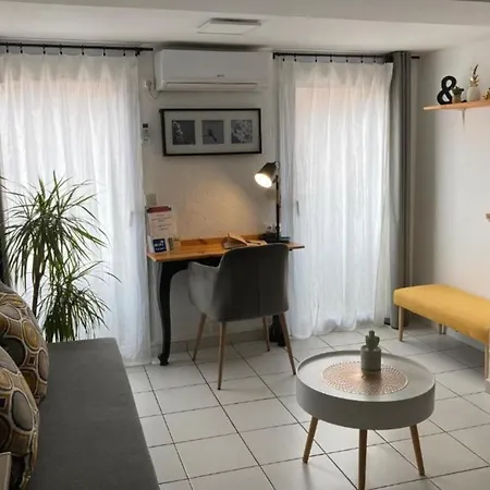 Comfortable 28 M Cocoon In Apartment *