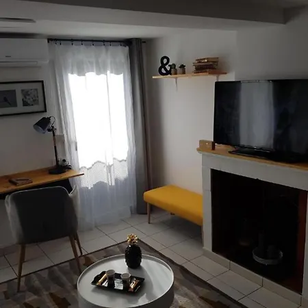 Comfortable 28 M Cocoon In Διαμέρισμα